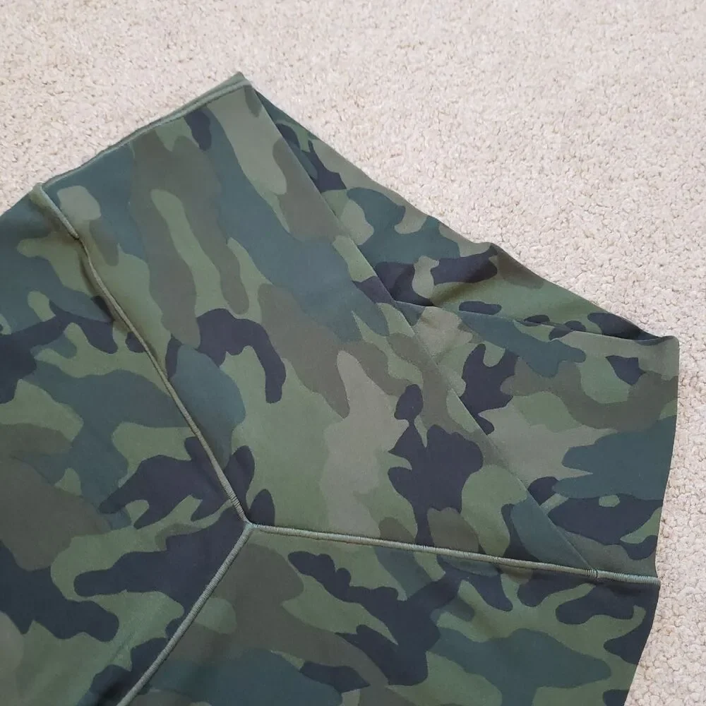 OFFLINE By Aerie Real Me Crossover High Waisted 3" Bike Short Camouflage Size M - Picture 4 of 7